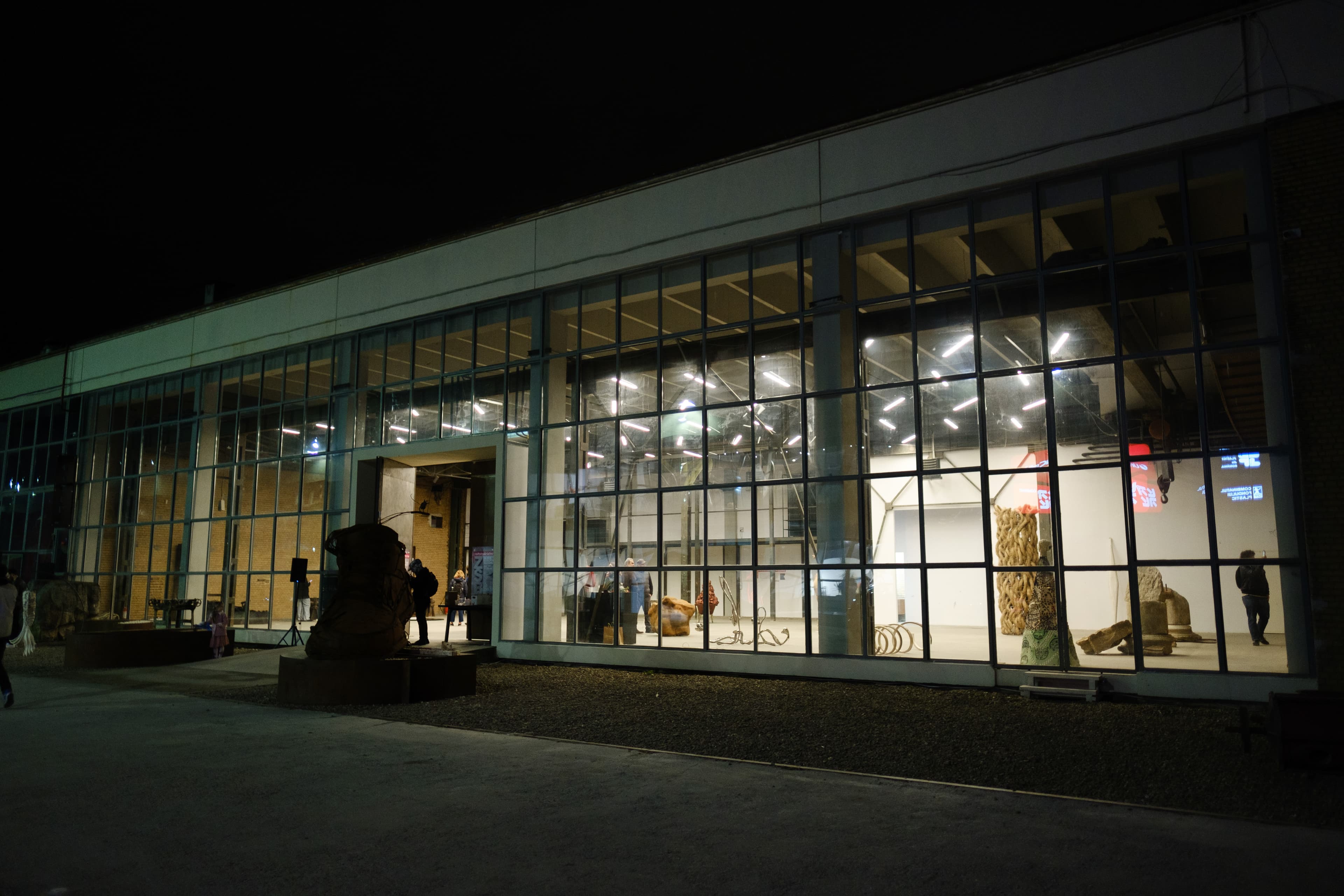 Combinatul Fondului Plastic, Bucharest — facade at night